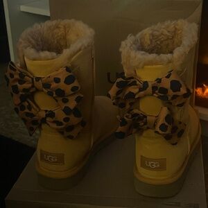 Ugg Bailey Bow retro spots